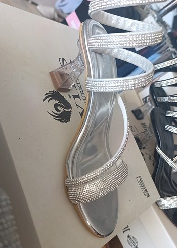40 Beden beyaz Renk Beyaz Yılan Derisi Desenli Metal Topuklu Kadın Ayakkabı