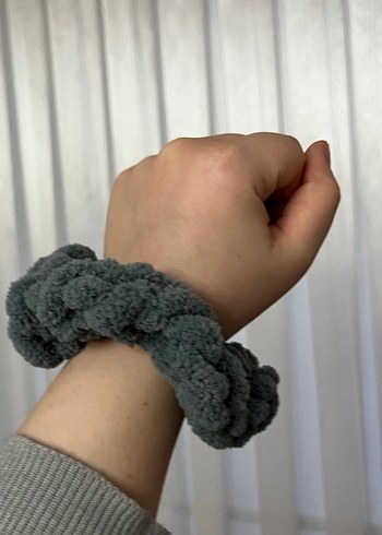 Gri Puffy Örgü Saç Tokası - Görsel 4