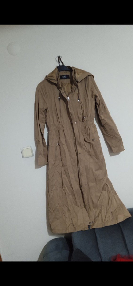 Bej Uzun Beli Kemerli Kadın Yağmurluk - Görsel 2