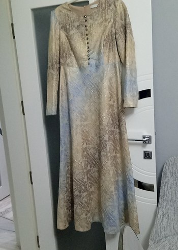 Düğmeli, Uzun Kollu, Bej Batik Elbise - Görsel 2