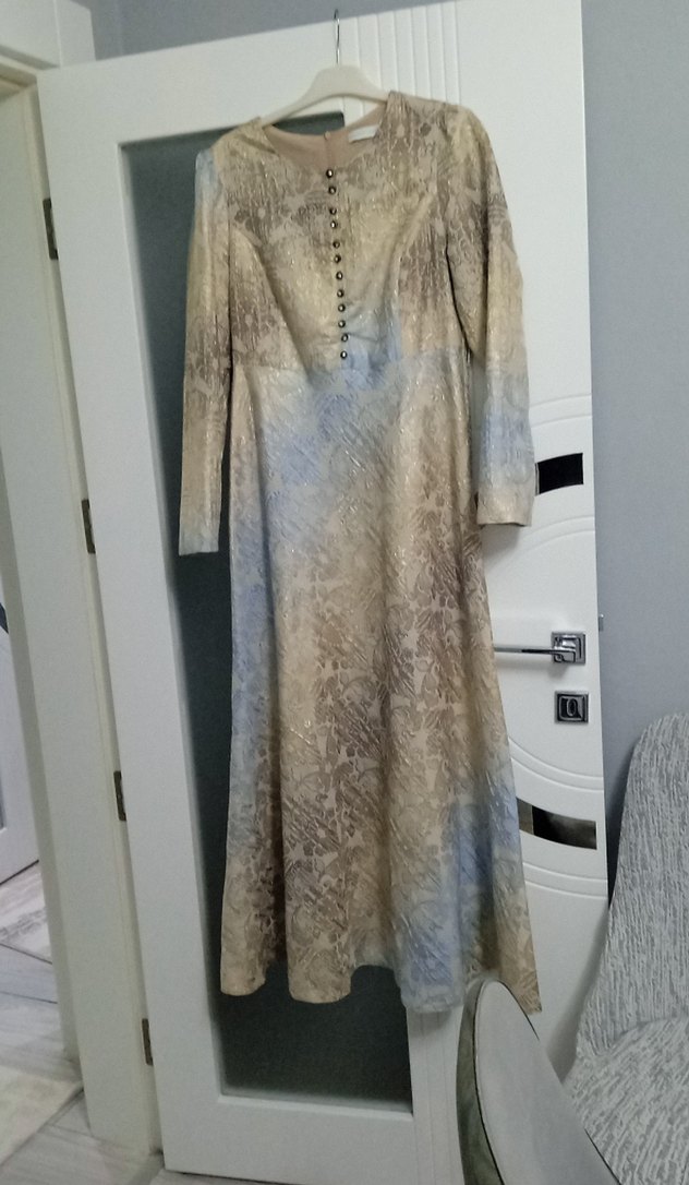 Düğmeli, Uzun Kollu, Bej Batik Elbise - Görsel 2