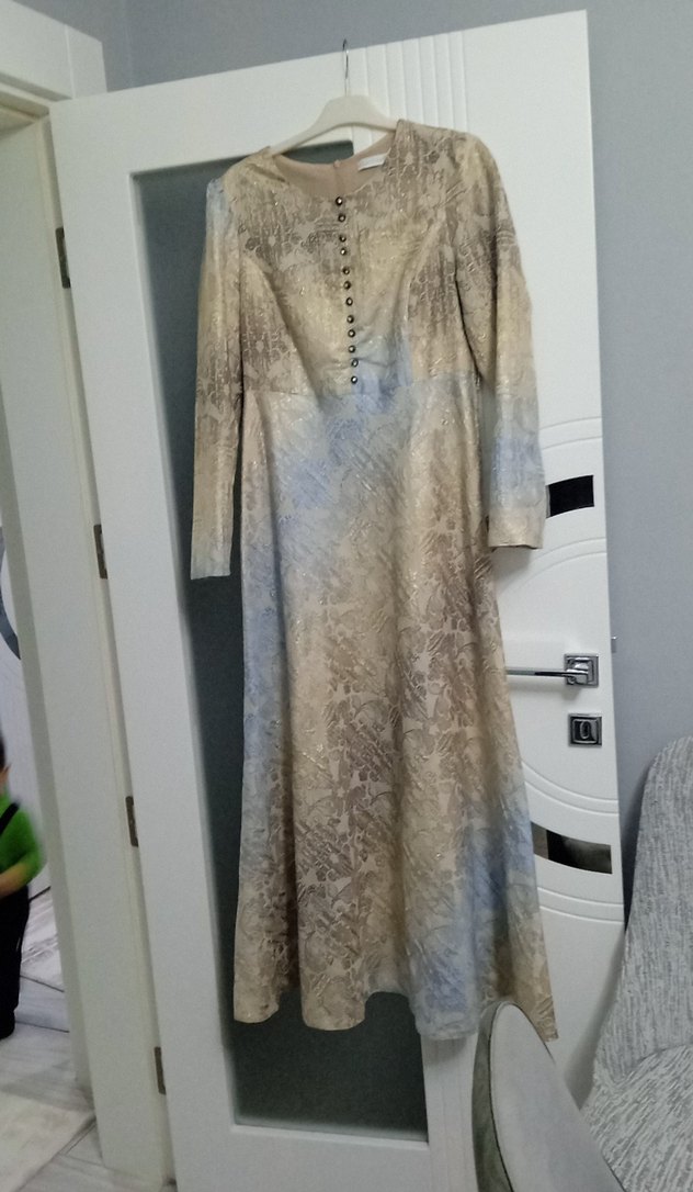 Düğmeli, Uzun Kollu, Bej Batik Elbise - Görsel 3