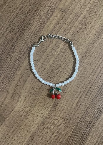 İnci Kiraz Süslemeli Boncuklu Bileklik