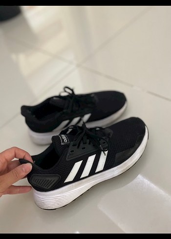 Adidas spor ayakkabı