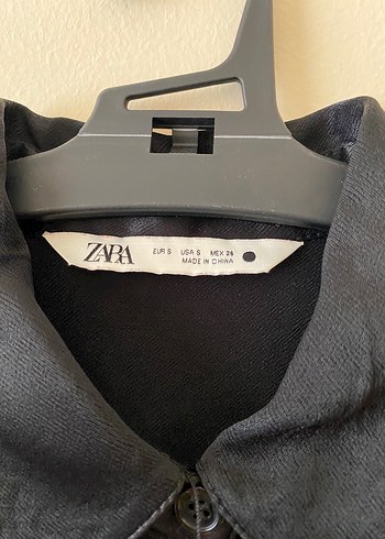 Zara Siyah Kadın Düğmeli Saten Gömlek