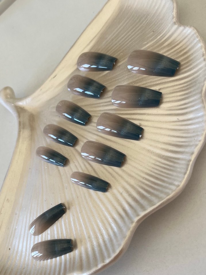 Bej ve Gri Degrade Takma Tırnak - Görsel 2