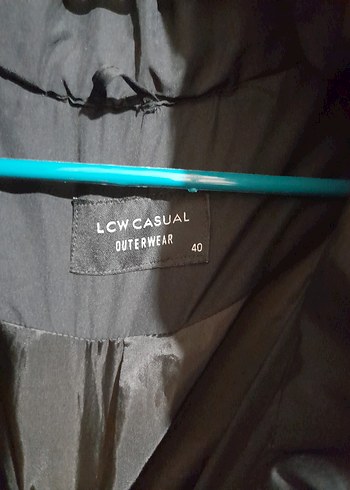 Siyah Yüksek Yakalı Kadın Kışlık Mont - Görsel 4