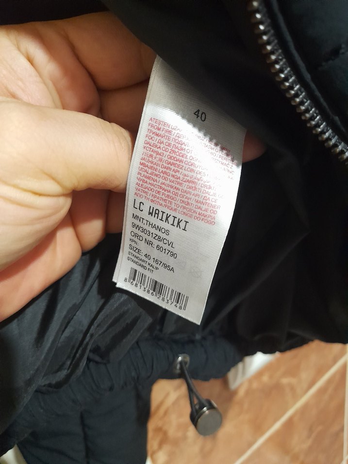 Siyah Yüksek Yakalı Kadın Kışlık Mont - Görsel 3