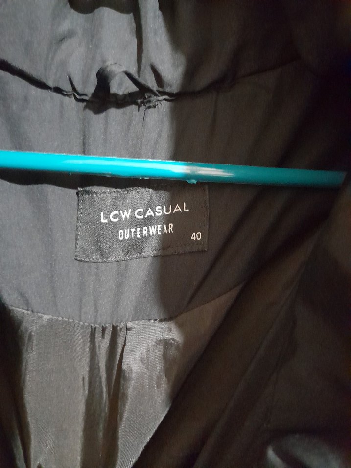 Siyah Yüksek Yakalı Kadın Kışlık Mont - Görsel 4