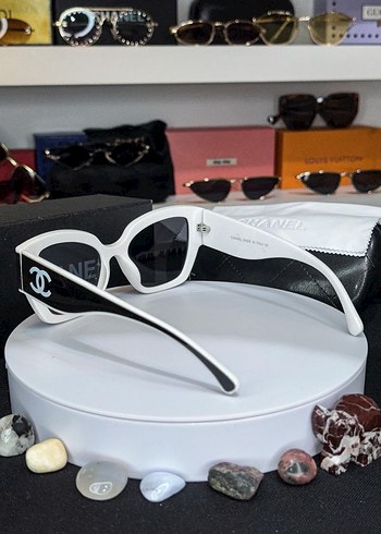 Beyaz ve Siyah Şeffaf Detaylı Kadın Güneş Gözlüğü - Görsel 2