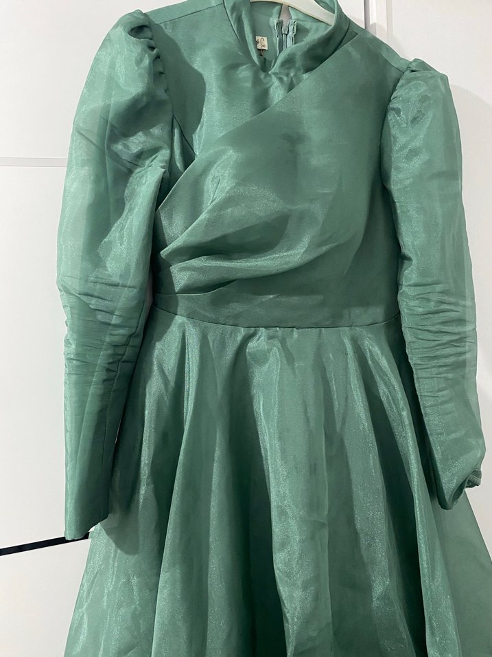 Uzun Parlak Yeşil Drapeli Kadın Abiye - Görsel 2