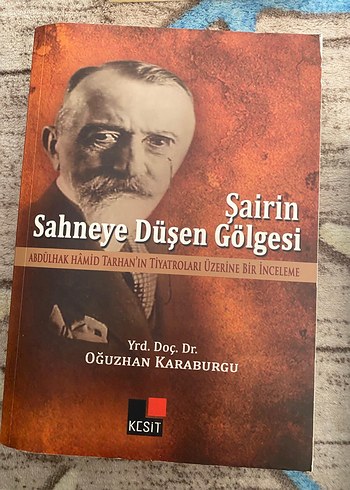 Şairin Sahneye Düşen Gölgesi - Tiyatro İncelemesi