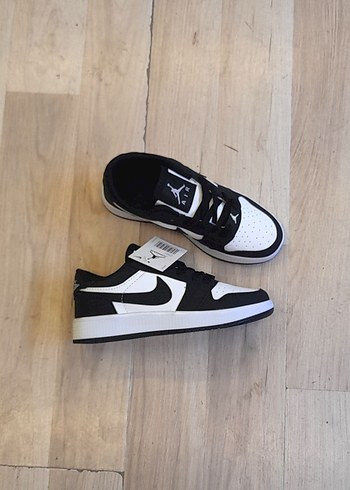 Kadın Siyah Beyaz Bağcıklı Spor Ayakkabı - Görsel 3