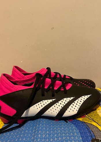 Adidas Pembe Siyah Erkek Futbol Ayakkabısı