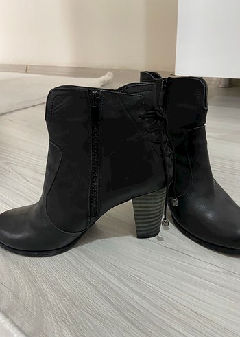 Kadın Siyah Deri Goth Blok Topuklu Bot