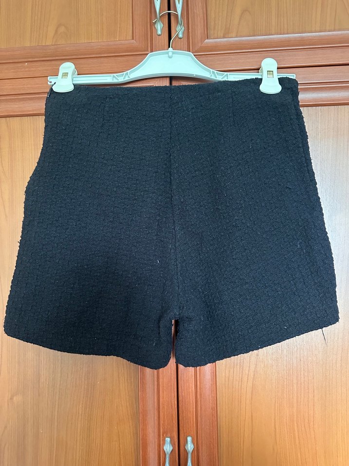 Düğmeli Siyah Mini Yün Hamile Şortu - Görsel 4