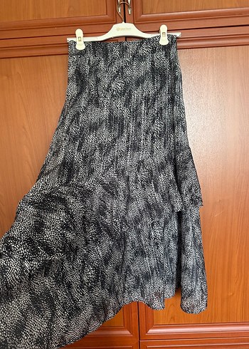 Gri Yılan Desenli Piliseli Uzun Etek - Görsel 4