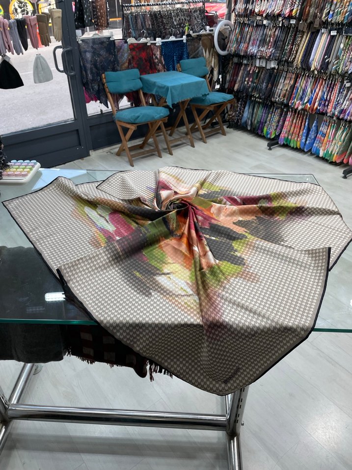 Kaz Ayağı Deseni Eşarp - Görsel 2