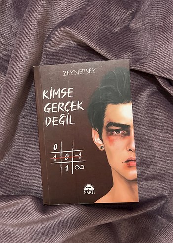 Kimse Gerçek Değil - Zeynep Sey Roman(cep boy mini versiyon)