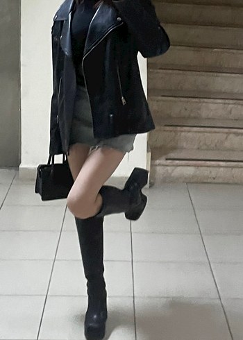 Siyah Deri Stiletto Topuklu Diz Boyu Kadın Çizme