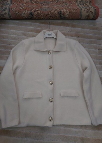 Düğmeli Beyaz Kadın Hırka - Görsel 2