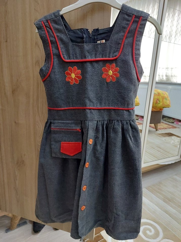 Kız Çocuk Gri Nakışlı Kolsuz Elbise - Görsel 2