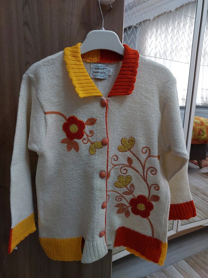 Nakışlı Renkli Kız Hırka - Görsel 2