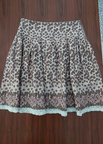 Dantel Detaylı Bej Nakışlı Mini Etek ve Beyaz Gömlek - Görsel 2