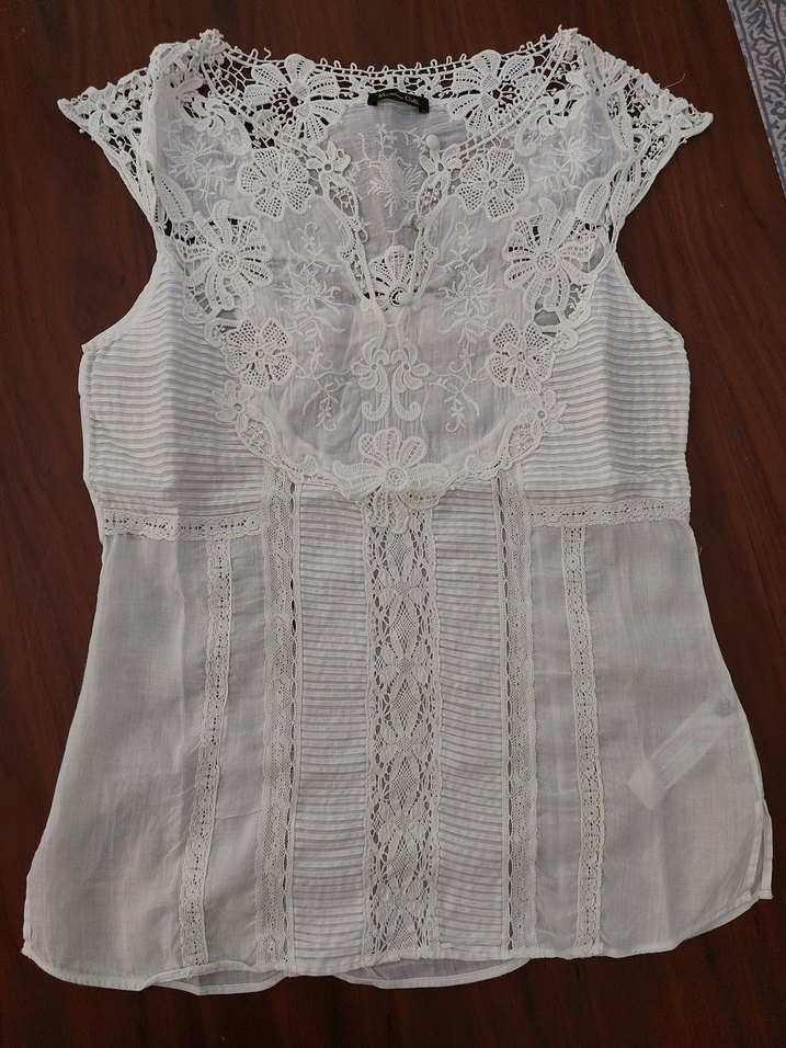 Dantel Detaylı Bej Nakışlı Mini Etek ve Beyaz Gömlek - Görsel 4