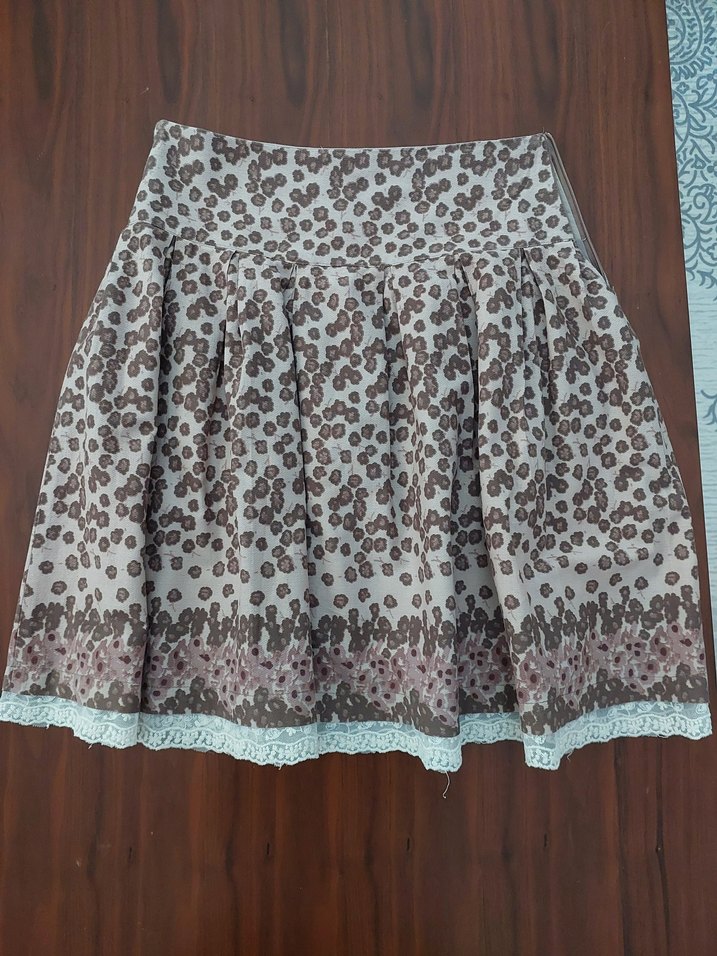 Dantel Detaylı Bej Nakışlı Mini Etek ve Beyaz Gömlek - Görsel 2