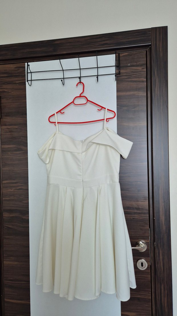 Beyaz Kısa Straplez Kesim Kadın Abiye - Görsel 3