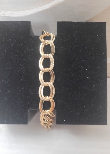 Zincir Detaylı Parlak Altın Bileklik - Görsel 2