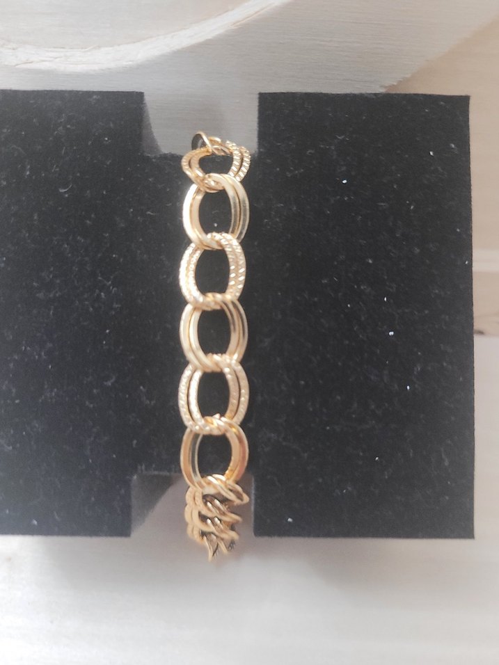 Zincir Detaylı Parlak Altın Bileklik - Görsel 2