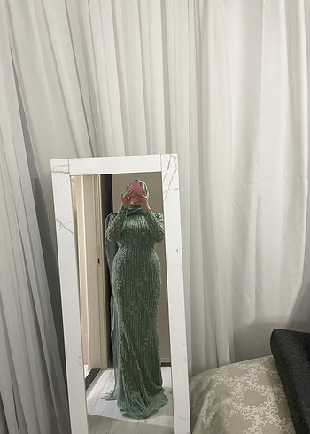 diğer Beden yeşil Renk Kiralık Uzun Kol Drapeli Parlak Yeşil Abiye Elbise