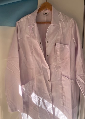 Beyaz doktor hemşire önlüğü