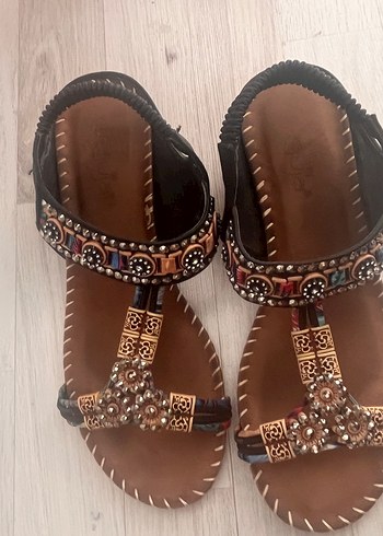 Boncuk Detaylı Bohem Kadın Dolgu Topuklu Sandalet