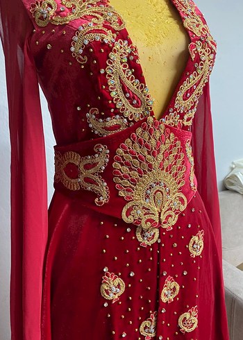 Uzun Kırmızı V Yakalı İşlemeli Kadın Kına Elbisesi - Görsel 3