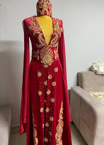 Uzun Kırmızı V Yakalı İşlemeli Kadın Kına Elbisesi - Görsel 2