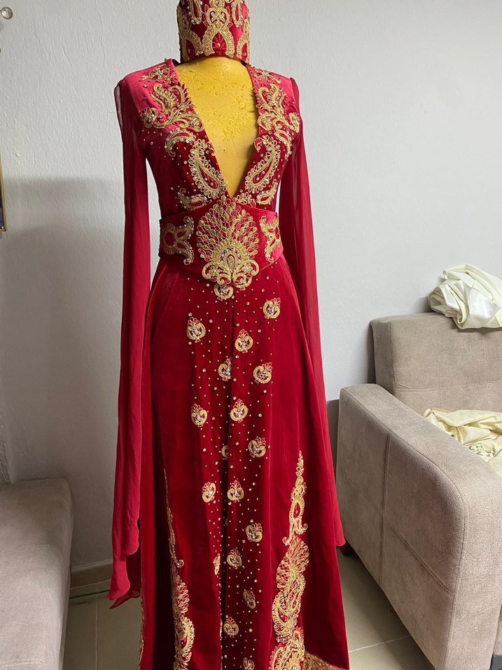 Uzun Kırmızı V Yakalı İşlemeli Kadın Kına Elbisesi - Görsel 5