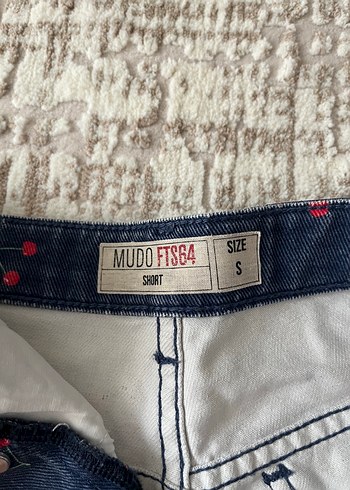 Mudo Nakışlı Düğmeli Koyu Mavi Mini Denim Şort