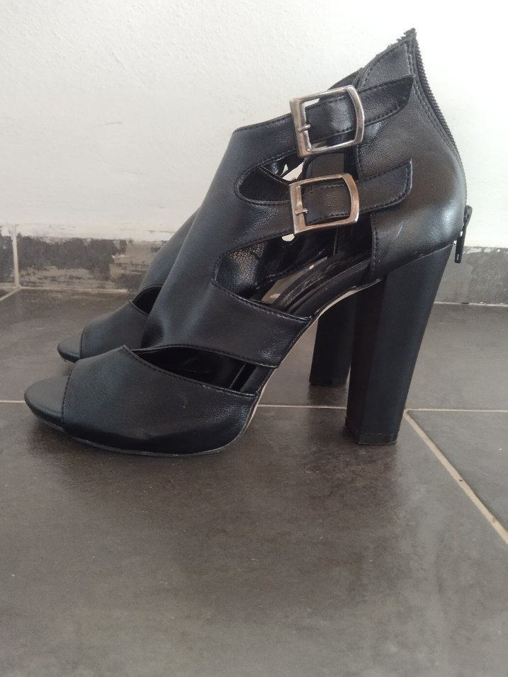 Siyah Platform Topuklu Tokalı Kadın Ayakkabı - Görsel 2