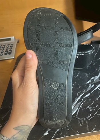 Diğer Kemerli Siyah Kadın Dolgu Topuklu Sandalet