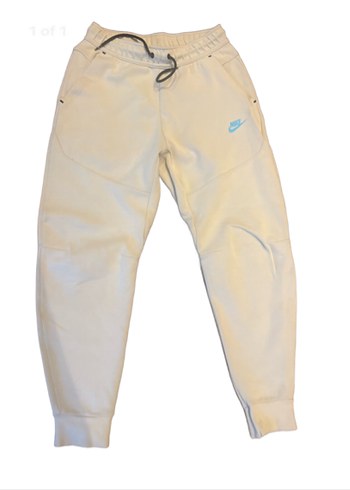Beyaz tech fleece alt