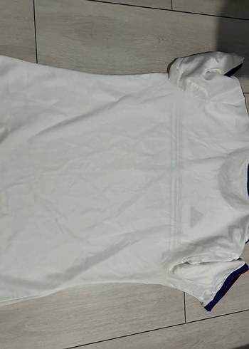 Nike Chelsea forması kusuru fotoğrafta bellidir