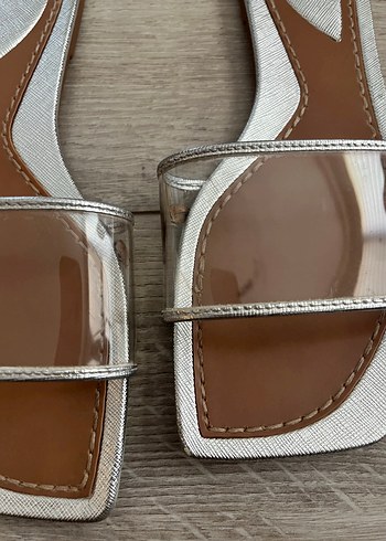37 Beden gri Renk Zara şeffaf bantlı gümüş detaylı sandalet terlik