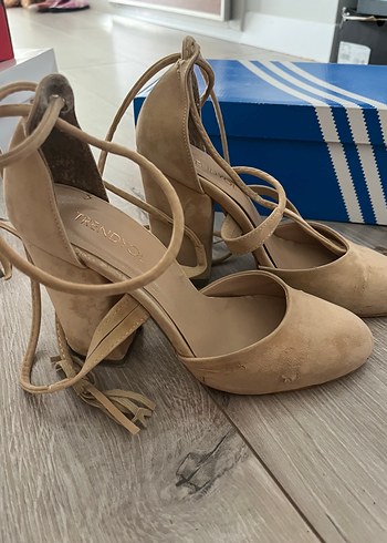 Zara Bej açık kahverengi Süet Bağcıklı Kadın Topuklu Ayakkabı