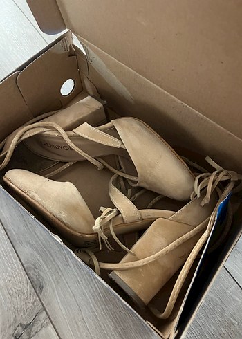 36 Beden Zara Bej açık kahverengi Süet Bağcıklı Kadın Topuklu Ayakkabı