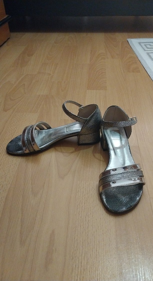 Diger Gri Yılan Desenli Tokalı Kadın Topuklu Ayakkabı - Görsel 2