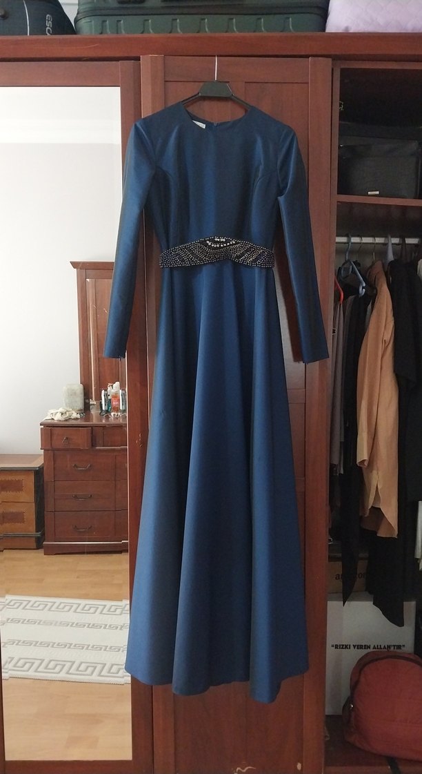 Uzun Kollu Kemer Detaylı Mavi Abiye - Görsel 2