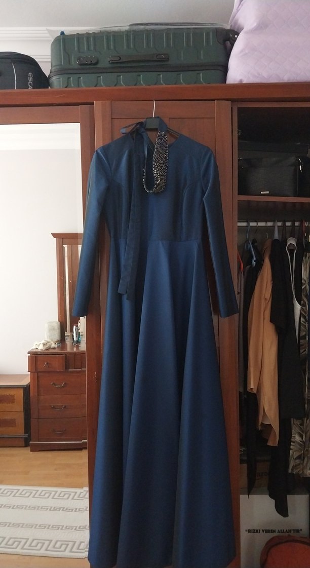 Uzun Kollu Kemer Detaylı Mavi Abiye - Görsel 3